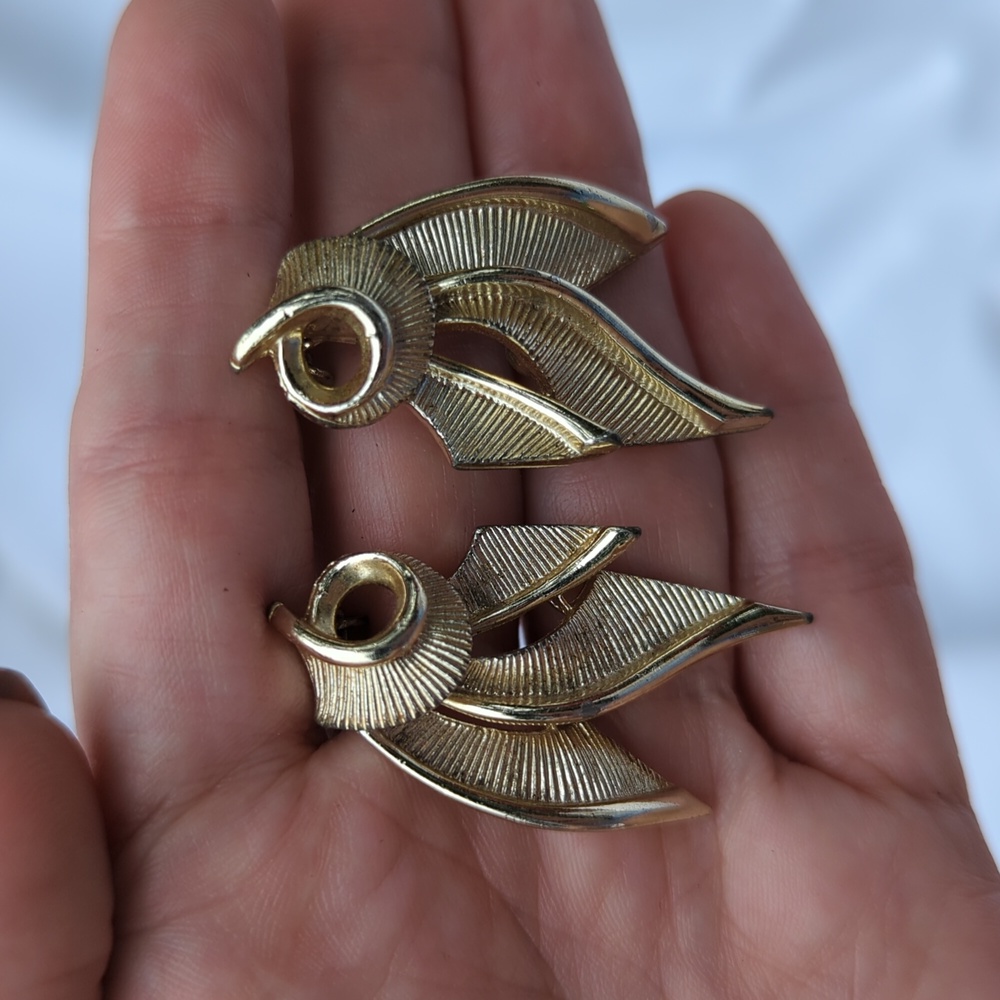 Signed Lisner Clip On Earrings Vintage